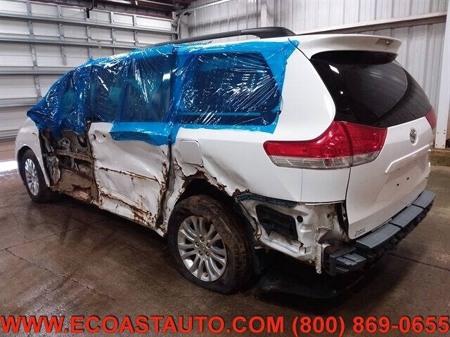 2012 Toyota Sienna XLE 7-Passenger Auto Access Seat