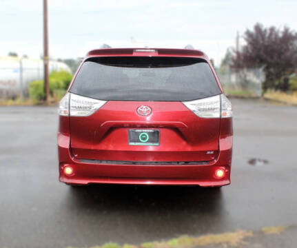 2013 Toyota Sienna SE 8-Passenger