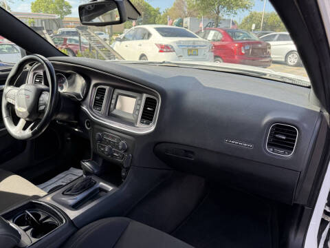 2016 Dodge Charger SE