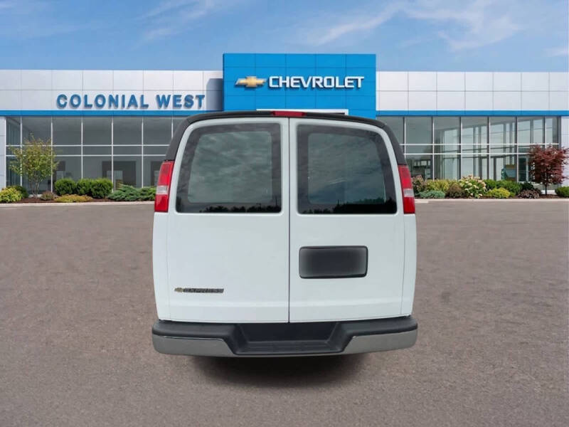 2025 Chevrolet Express 2500