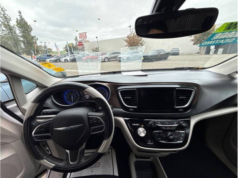 2017 Chrysler Pacifica Touring-L Plus