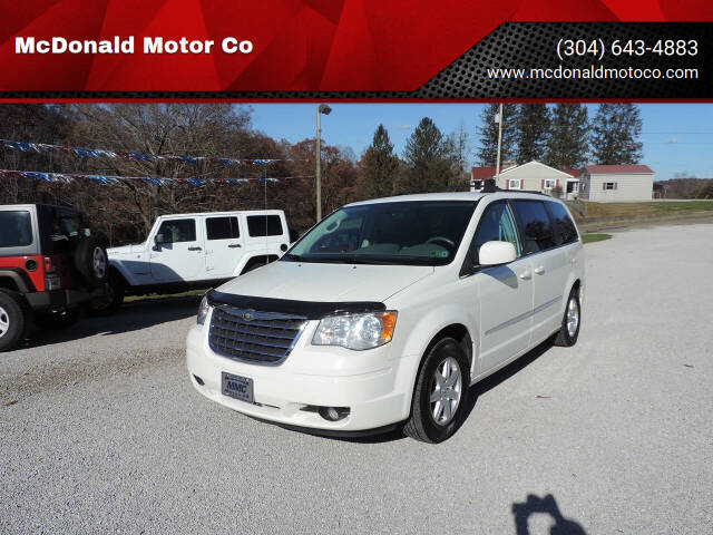 2010 Chrysler Town & Country Touring's photo