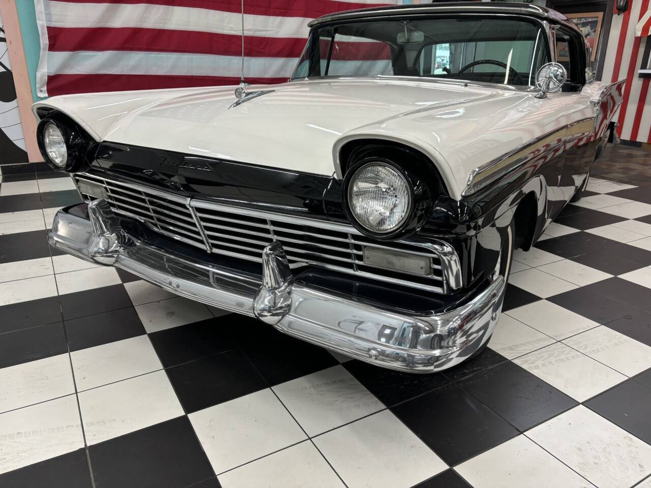 1957 Ford Fairlane 10