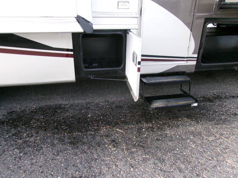 2013 Thor Motor Coach Challenger 37kt