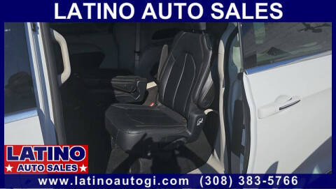 2017 Chrysler Pacifica Touring-L