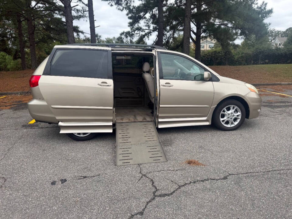 2006 Toyota Sienna XLE Limited's photo