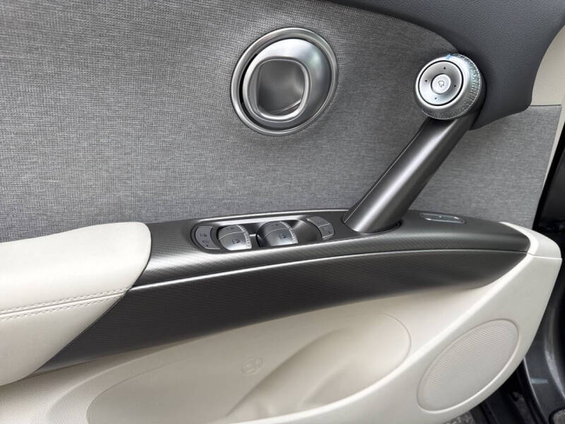 2024 Genesis GV60 Standard