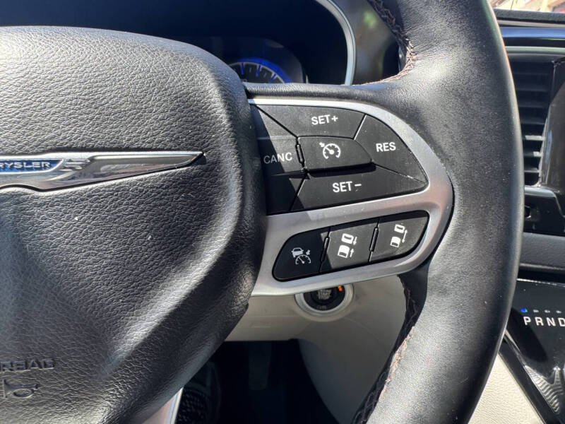 2017 Chrysler Pacifica Touring-L Plus
