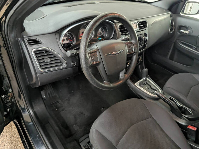 2013 Chrysler 200 LX