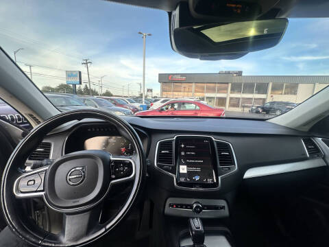 2016 Volvo XC90 T5 Momentum