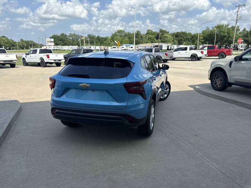 2025 Chevrolet Trax LS