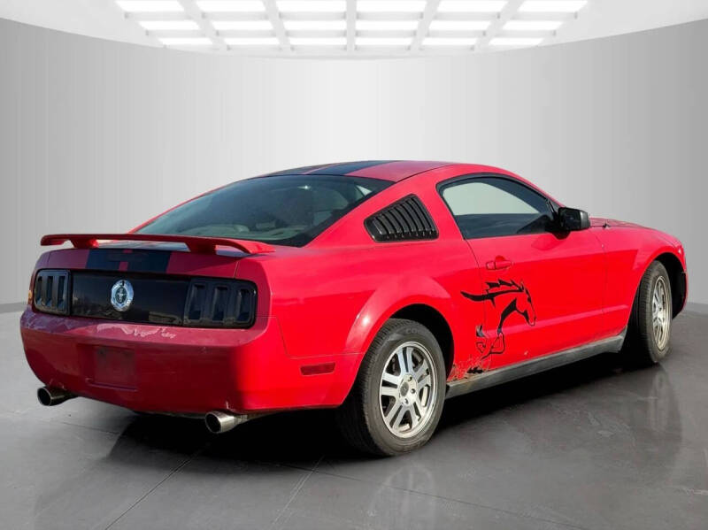 2005 Ford Mustang V6 Deluxe