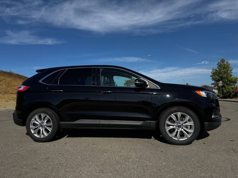 2022 Ford Edge Titanium