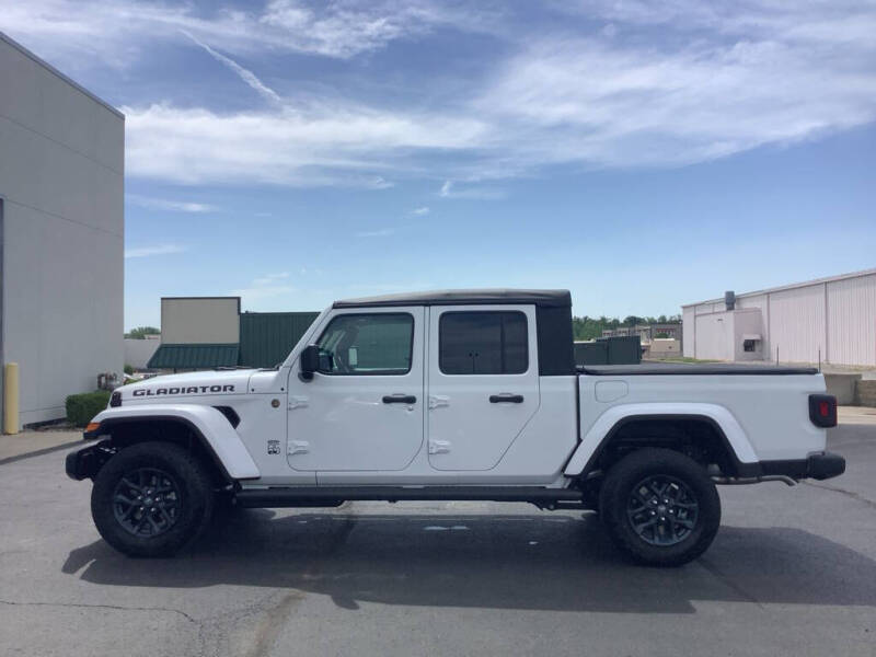 2026 Jeep Gladiator Sport