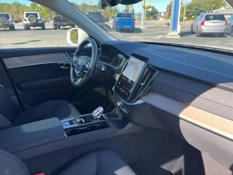 2025 Volvo XC90 B5 Plus Bright Theme 7P