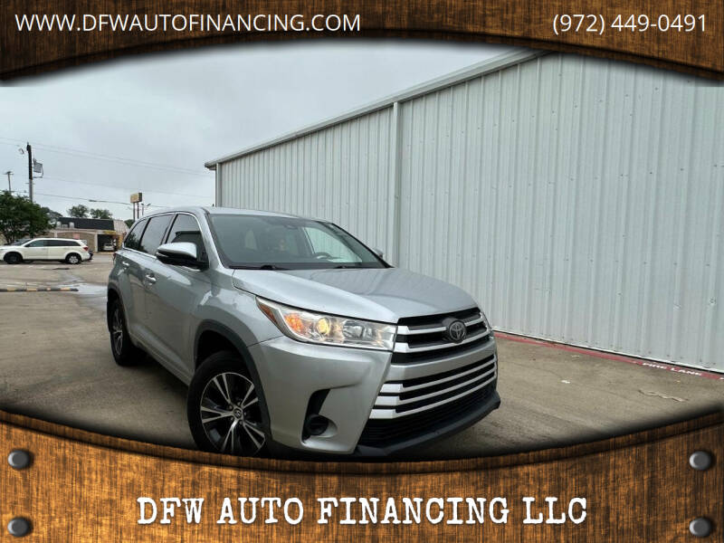 2018 Toyota Highlander LE's photo