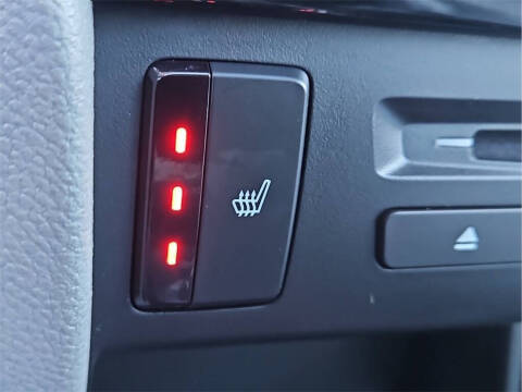 2022 Honda Pilot Touring w/Rear Captain's Chairs