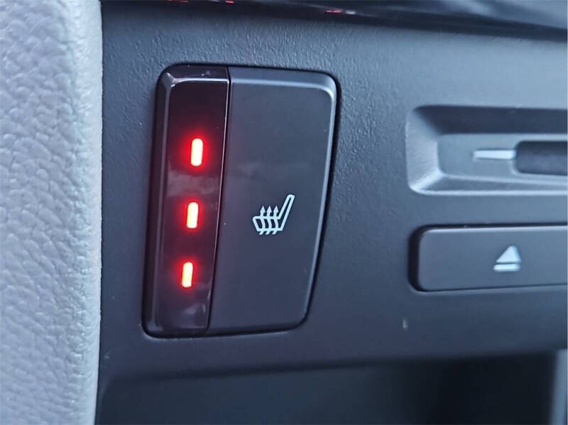 2022 Honda Pilot Touring w/Rear Captain's Chairs