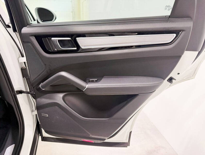 2022 Porsche Cayenne Platinum Edition