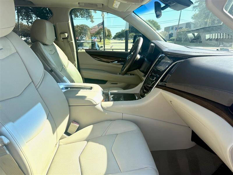 2016 Cadillac Escalade Luxury Collection