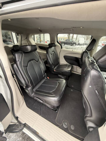 2020 Chrysler Voyager LXi