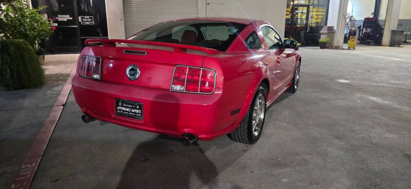 2005 Ford Mustang GT Deluxe