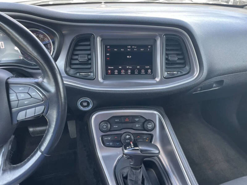 2019 Dodge Challenger SXT