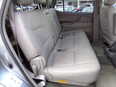 2004 Toyota Sequoia SR5