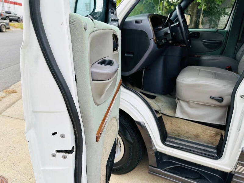 2000 Dodge Ram Van 1500