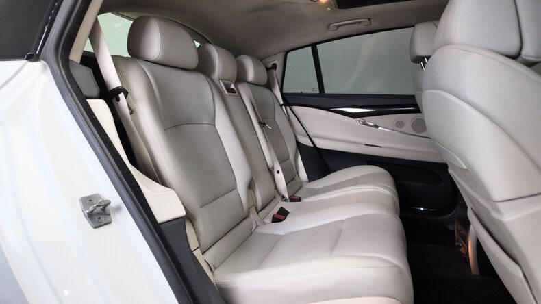 2012 BMW 5 Series 550i Gran Turismo