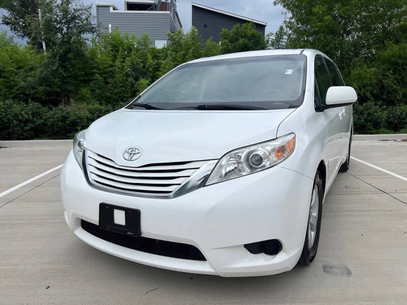 2017 Toyota Sienna LE 8-Passenger