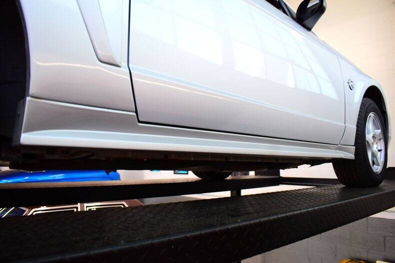 2004 Ford Mustang Deluxe