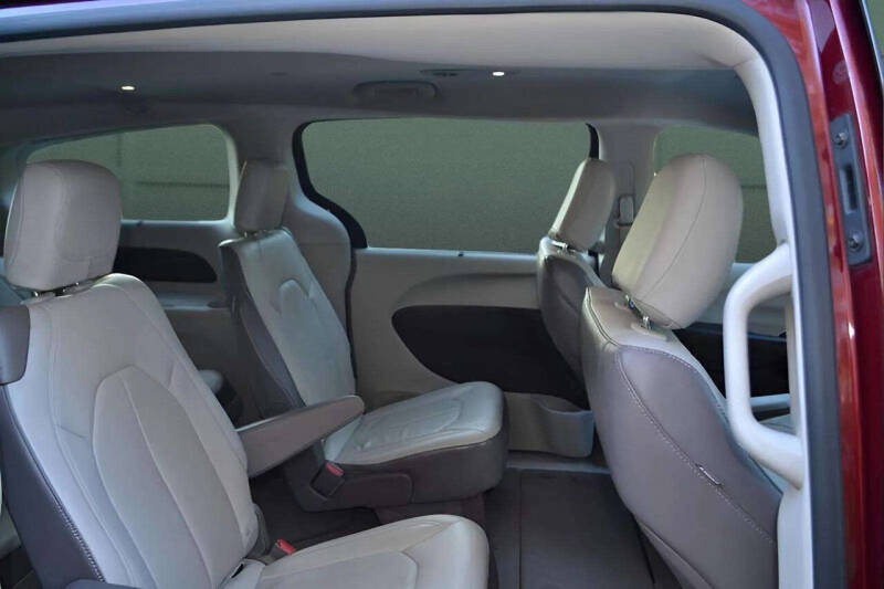 2017 Chrysler Pacifica Touring-L