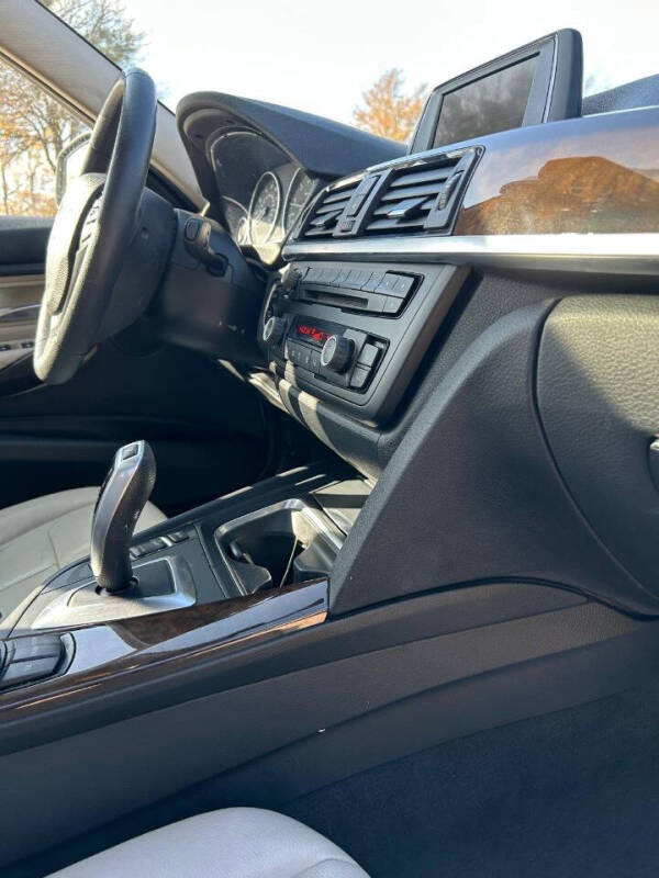 2015 BMW 3 Series 320i