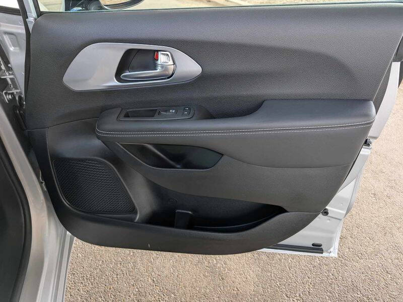 2024 Chrysler Pacifica Touring