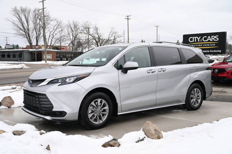 2025 Toyota Sienna XLE 8-Passenger