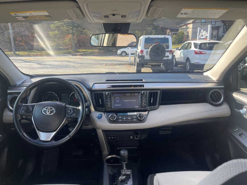 2017 Toyota RAV4 Hybrid XLE