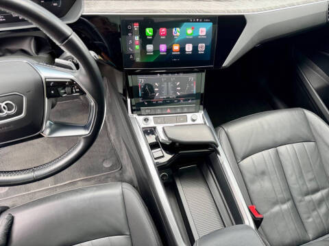 2021 Audi e-tron quattro Premium