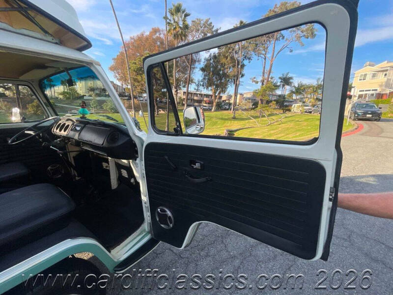 1971 Volkswagen Westfalia Pop Up