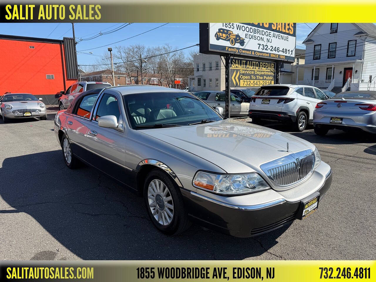 2005 Lincoln Town Car 1
