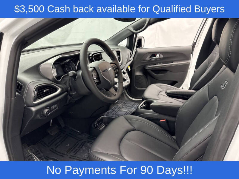 2026 Chrysler Pacifica Select