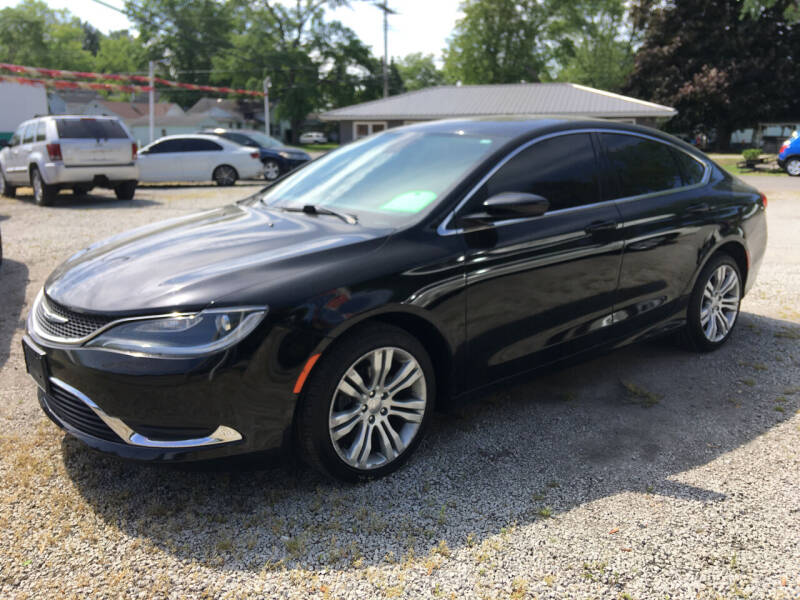 2015 Chrysler 200 for sale at Antique Motors in Plymouth IN
