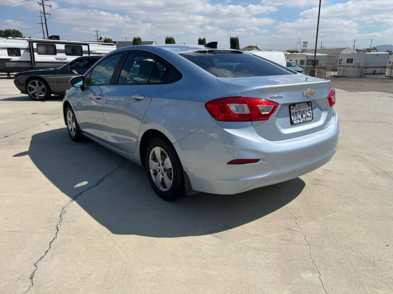 2017 Chevrolet Cruze LS photo 5