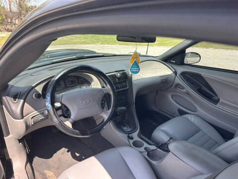 2004 Ford Mustang GT Deluxe