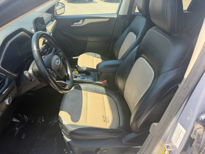 2022 Ford Escape Titanium