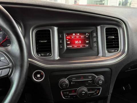 2017 Dodge Charger SE