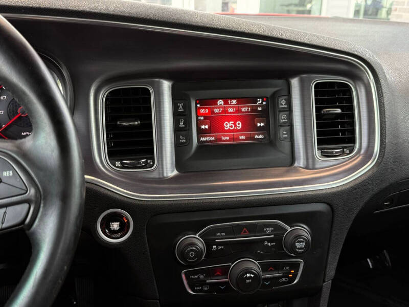 2017 Dodge Charger SE