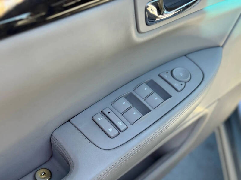 2011 Cadillac DTS Luxury Collection