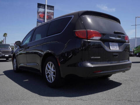 2023 Chrysler Voyager LX