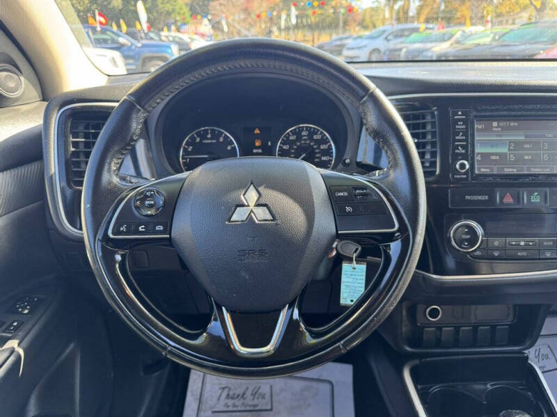 2017 Mitsubishi Outlander ES